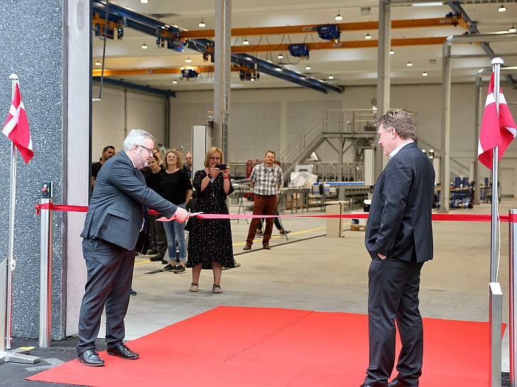 Cabinplant Ralf Astrup and mayor of Assens opens factory